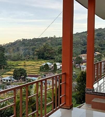 Moni Mahalika Hotel Kelimutu Buitenkant foto