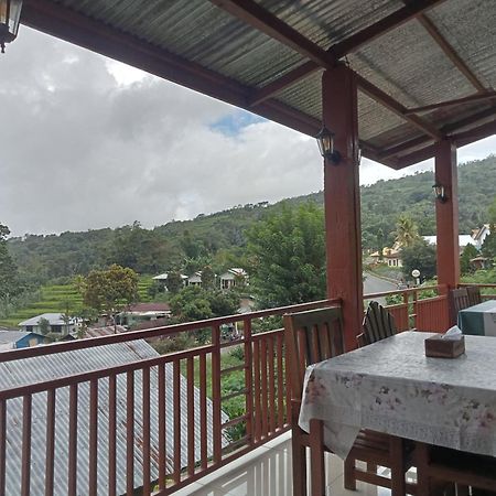 Moni Mahalika Hotel Kelimutu Buitenkant foto
