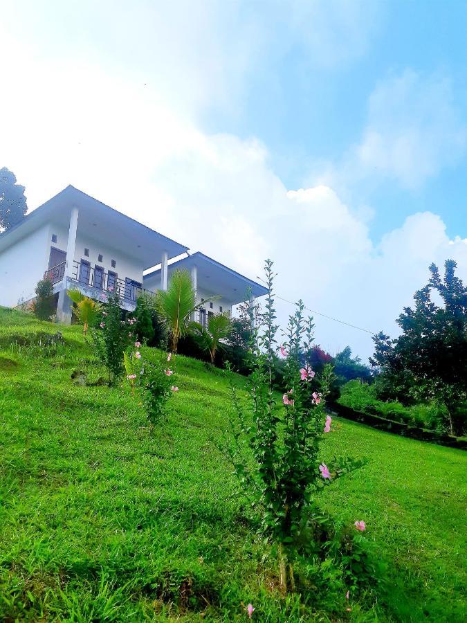 Moni Mahalika Hotel Kelimutu Buitenkant foto