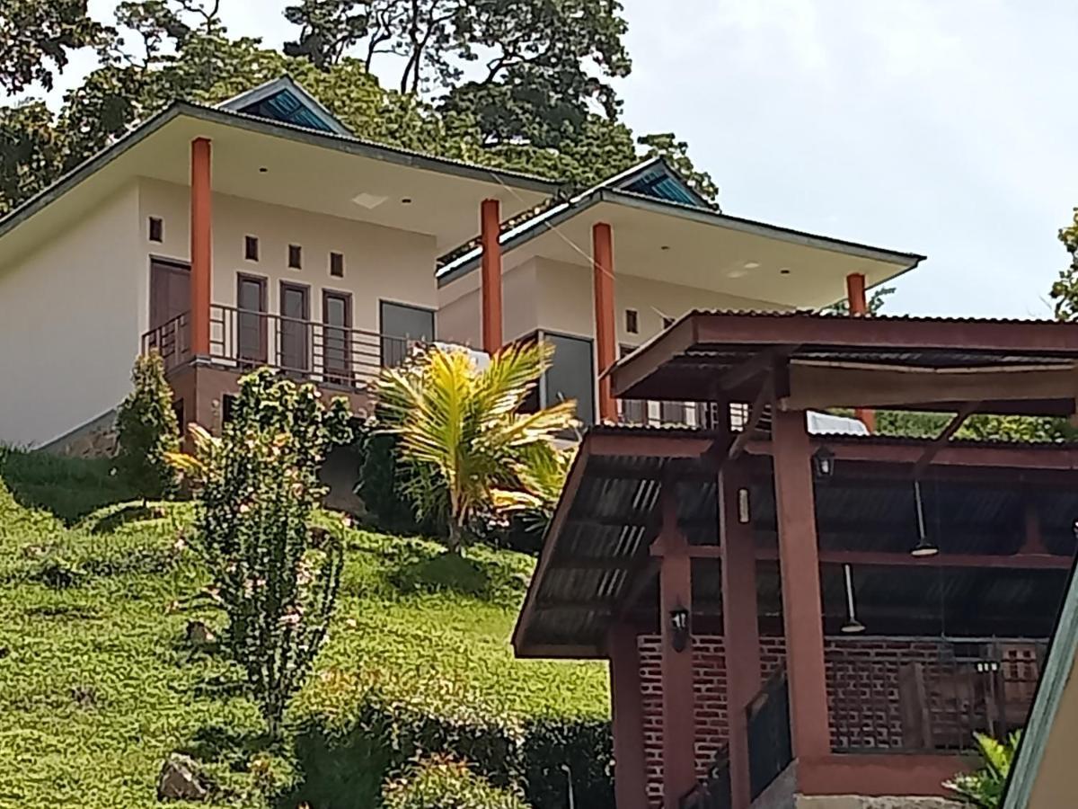 Moni Mahalika Hotel Kelimutu Buitenkant foto