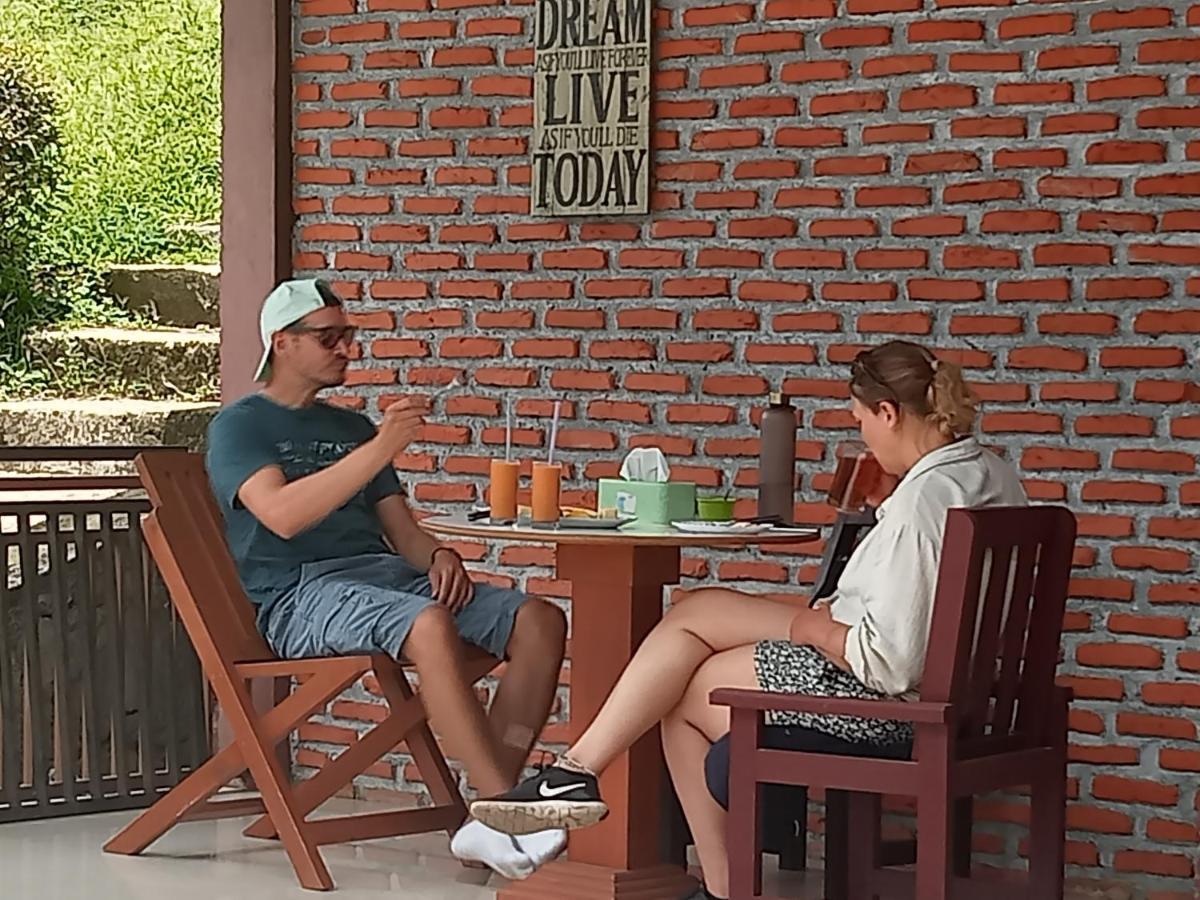 Moni Mahalika Hotel Kelimutu Buitenkant foto