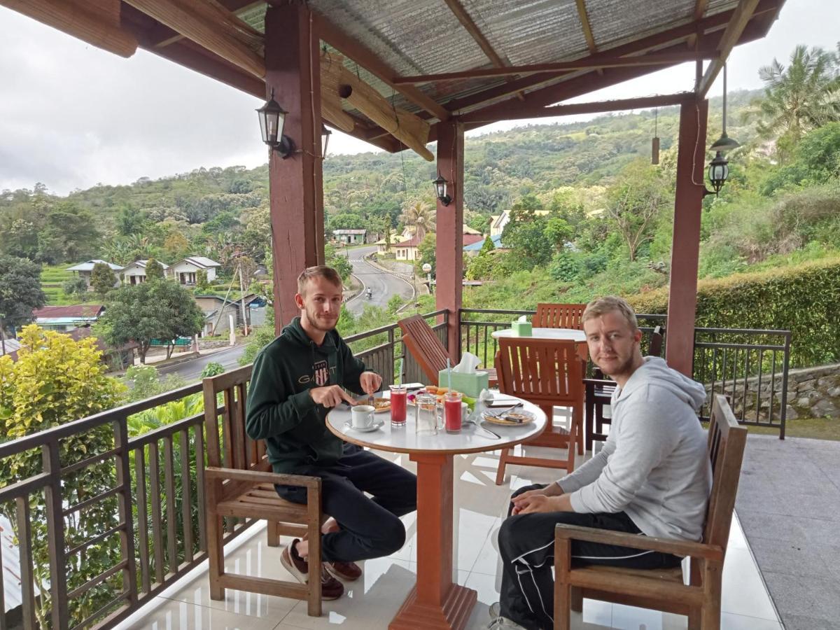Moni Mahalika Hotel Kelimutu Buitenkant foto