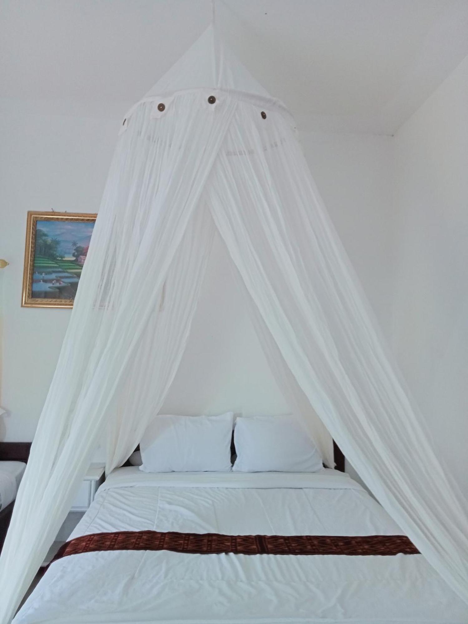 Moni Mahalika Hotel Kelimutu Buitenkant foto