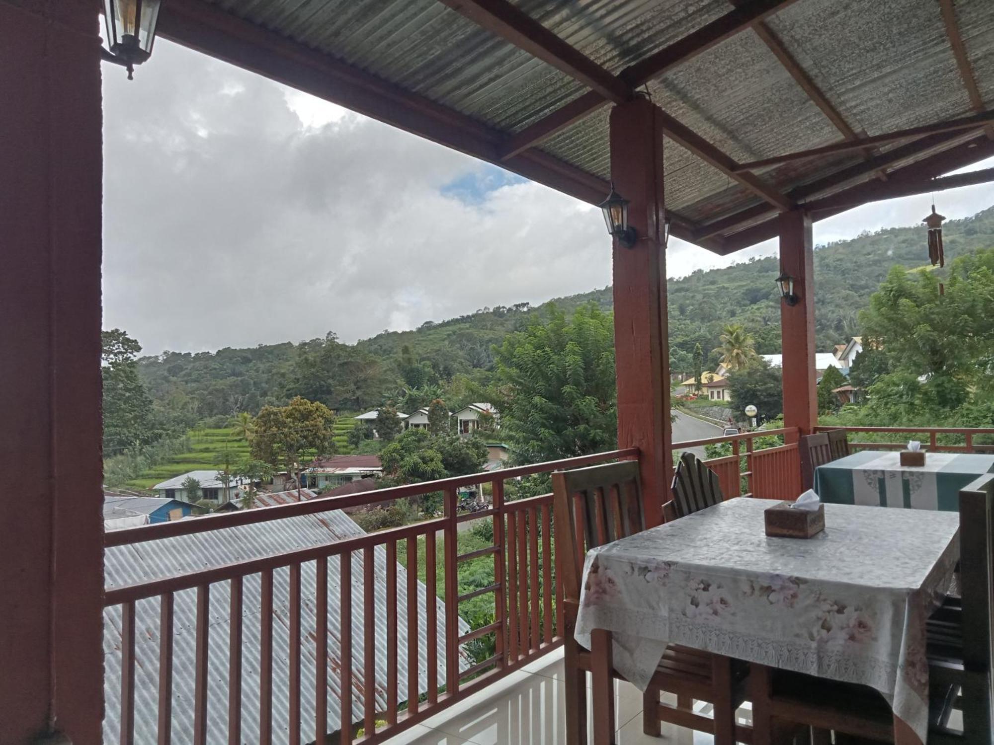 Moni Mahalika Hotel Kelimutu Buitenkant foto